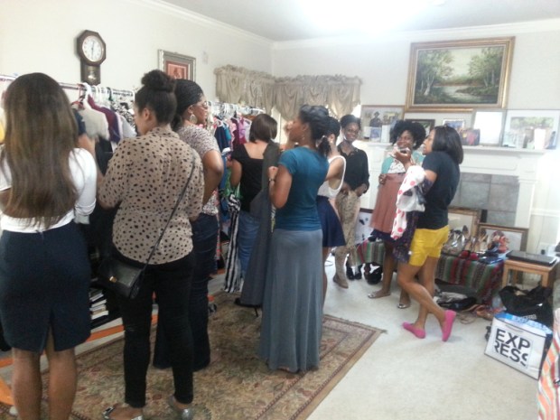 clothes-swap-3264x2448-008